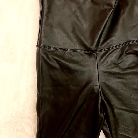 Faux leather leggings 🖤🔥 Size S - Picture 2 of 2